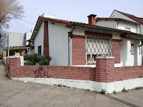 Esteban Echeverría 100