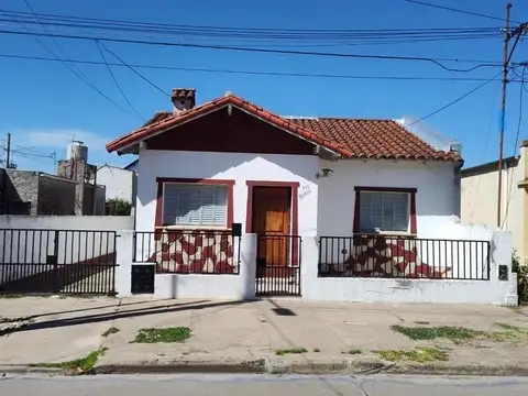 VENTA CASA 4 AMB EN BARRIO SAN BERNARDO LUJAN