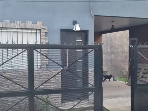 Casa 3 ambientes con 1 baño