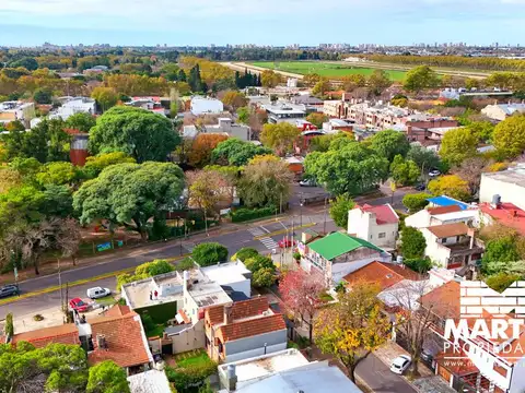 Casa mas 2 locales en Boulogne de 3 amb, con patio y cochera.