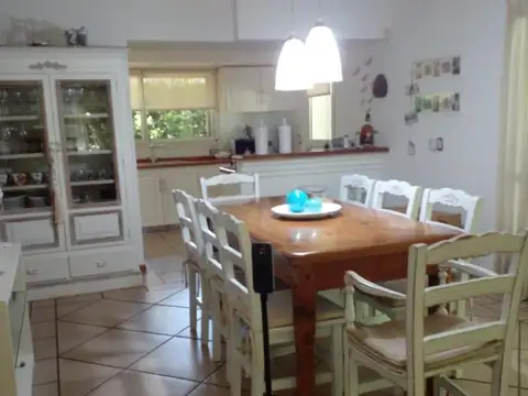 Casa 4 ambientes con 3 baños