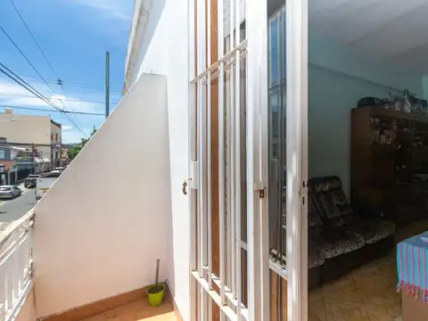 Venta PH 5 ambientes multifamiliar balcón frente