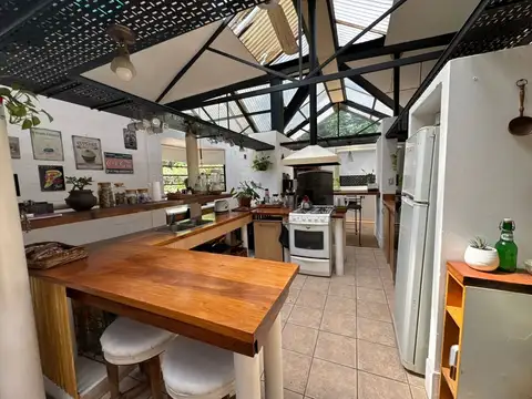 Casa en Venta con 2 cocheras