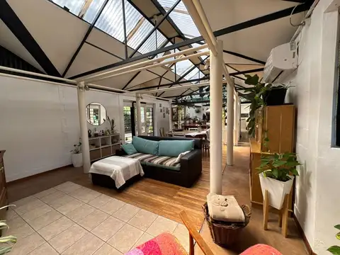 Casa 4 ambientes con 2 baños