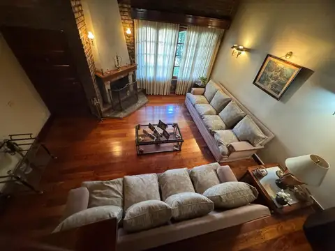 Casa en Venta con 3 cocheras