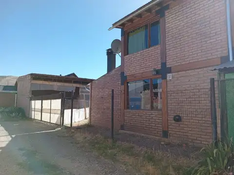 Esquel - Casa con Patio y Quincho - Oportunidad.