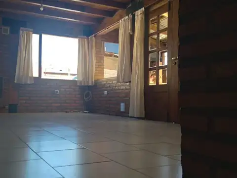 Esquel - Casa con Patio y Quincho - Oportunidad.