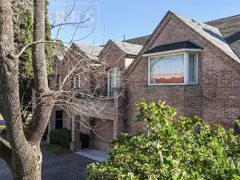 Casa 12 ambientes con 5 baños