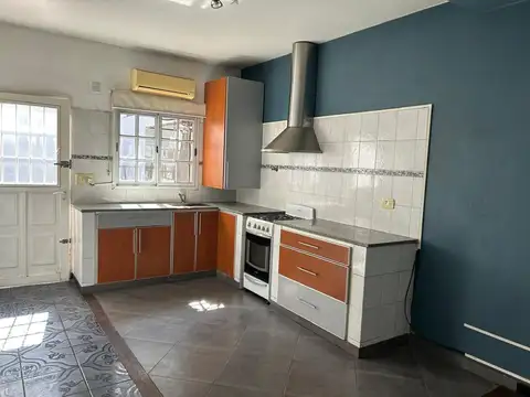 Depto Tipo Casa en Alquiler en Quilmes Oeste, $ 750.000