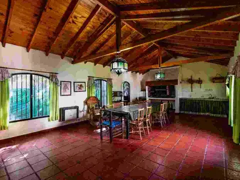 Casa 6 ambientes con 3 baños