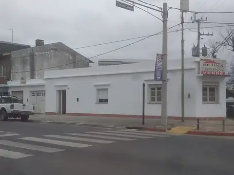 En venta vivienda y local