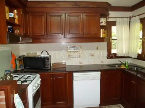 Casa en Venta con 3 cocheras