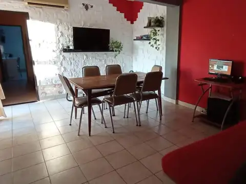 Casa 5 ambientes con 4 baños