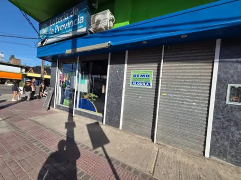 Av. Eva Duarte de Perón esquina El Callao