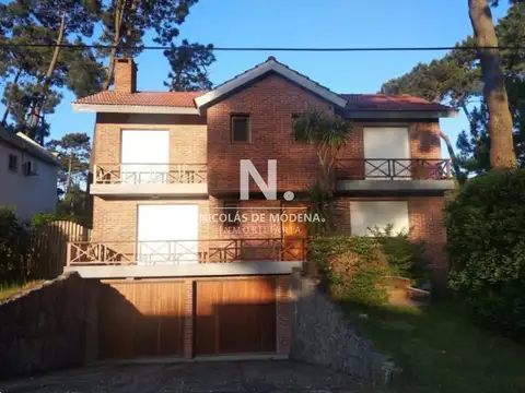 Vende casa en pinares de 4 dormitorios en Pinares, Punta del Este.