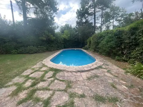 CASA EN VENTA 3 DORM CON PISCINA. ING. MASCHWITZ