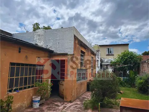 Casa 6 ambientes con 2 baños