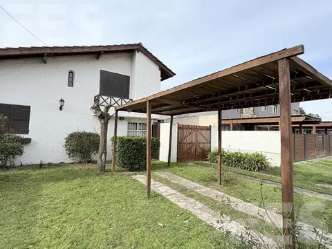 Depto Tipo Casa 3 ambientes con 2 baños