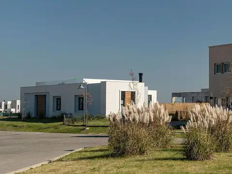 Lote Terreno Laguna en Barrio Privado Sebastian Gaboto
