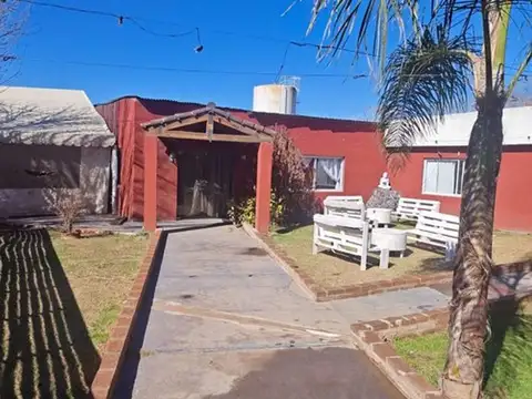 SE VENDE CASA MAS SALON COMERCIAL B* LOS QUIMICOS