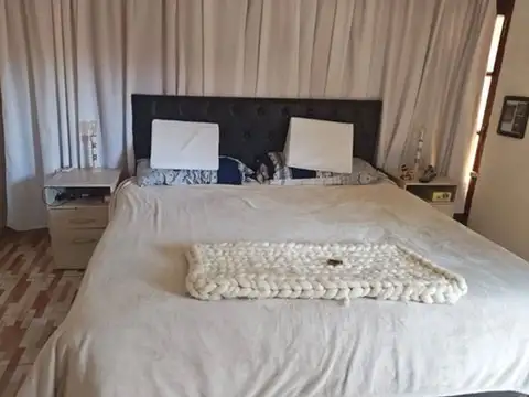 SE VENDE CASA MAS SALON COMERCIAL B* LOS QUIMICOS