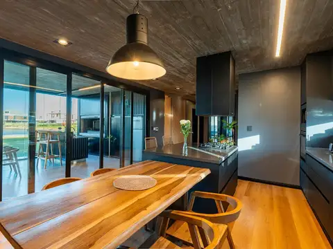 CASA EN VENTA VILLALOBOS 5 AMBIENTES AL LAGO