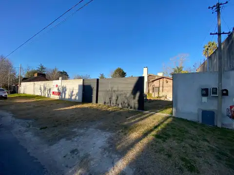 CASA EN VENTA - LA PLATA