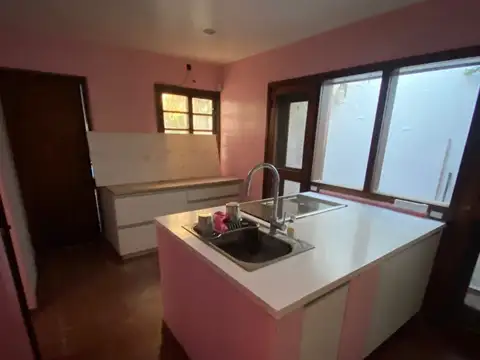 CASA EN VENTA - LA PLATA