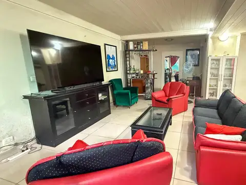 Casa en Venta con 2 cocheras