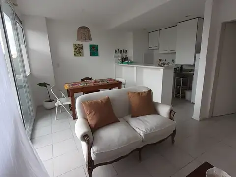 Maestro Ángel D'Elía 500, Piso 2