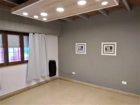 Casa 5 ambientes con 2 baños