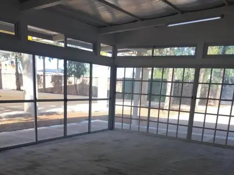 Alquiler de Galpon con Oficinas de 2500 m2 en Villa Rosa