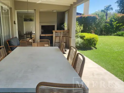 Casa en Alquiler Temporal con 2 cocheras