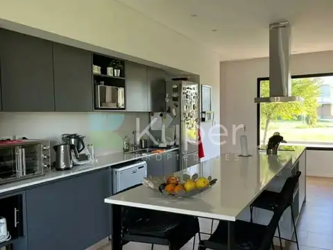 Casa en Alquiler en Ayres Plaza, USD 2.700