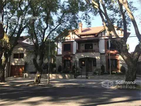 Residencia de 2035 mts de Terreno en Exclusiva Zona  - Olivos-Vias/Maipu