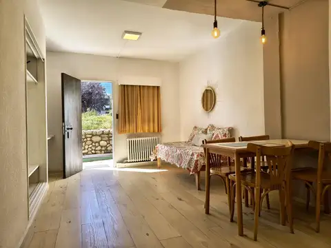 Oficina con 1 consultorio/privado y sala de espera.