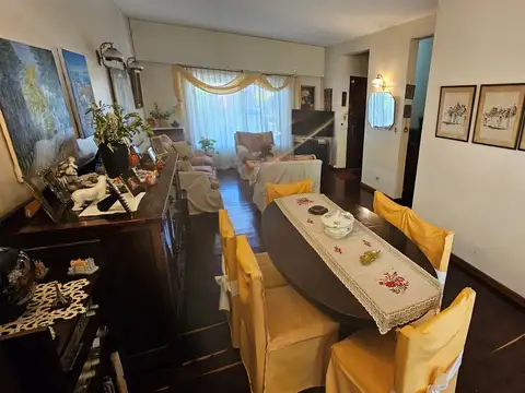 Casa 6 ambientes con 2 baños