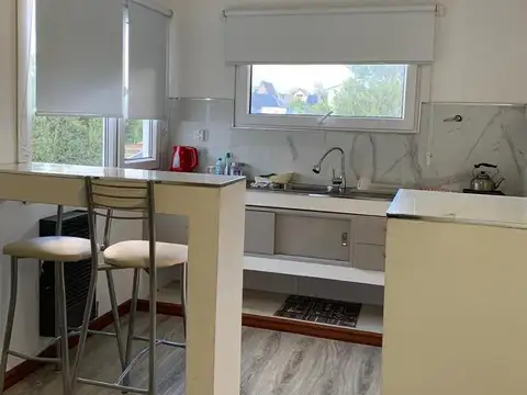 Combate de los pozos e/ maipu y av. las victorias 3700