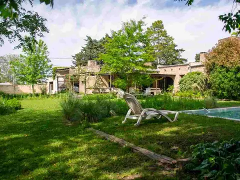 Casa 6 ambientes con 2 baños