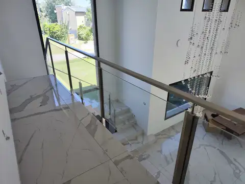 Hermosa Casa en Las Cortaderas de Lujan