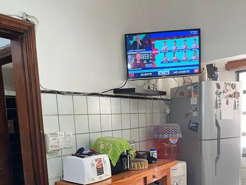 Venta casa 4 ambientes con cochera en Caseros.