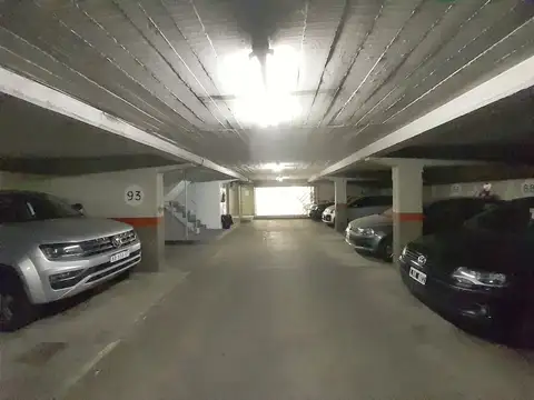 Cochera en Venta Belgrano c/Portón Elect. en PB