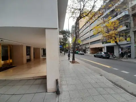 Cochera en Venta Belgrano c/Portón Elect. en PB