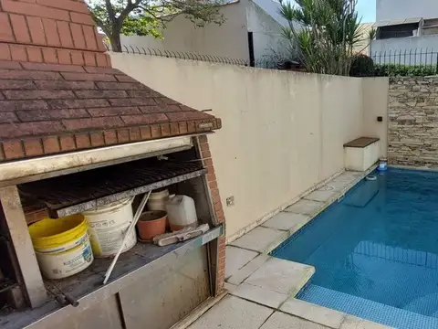 TRIPLEX 4 AMB CON COCHERA Y PILETA