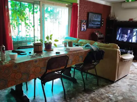Casa en Venta con 5 cocheras