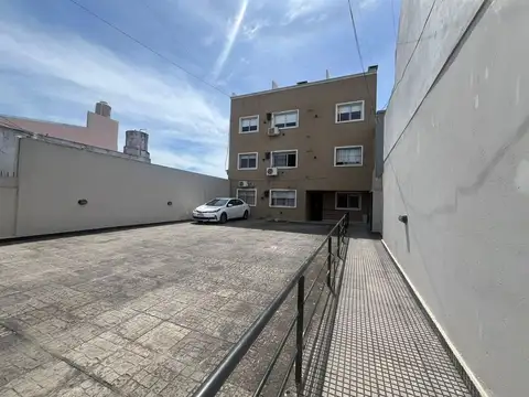 DPTO ALQUILER 2AMB RAMOS MEJIA PATIO Y GUARDACOCHE