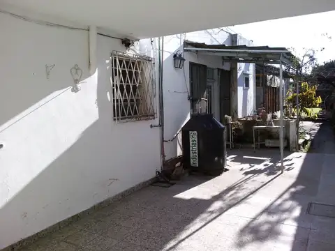 Casa en Alquiler con 2 cocheras