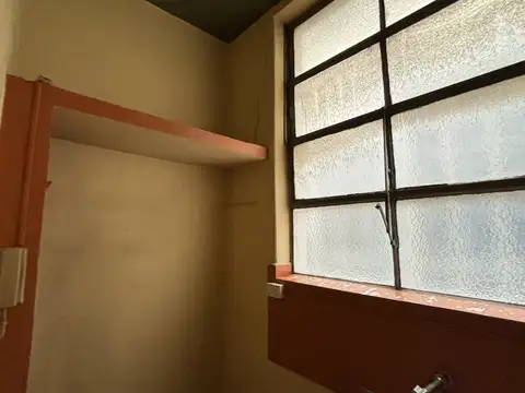 Oficina 6 ambientes con 2 baños