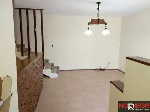 Depto Tipo Casa en Alquiler en San Miguel, $ 900.000