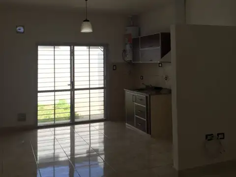 Casa 2 ambientes con 1 baño